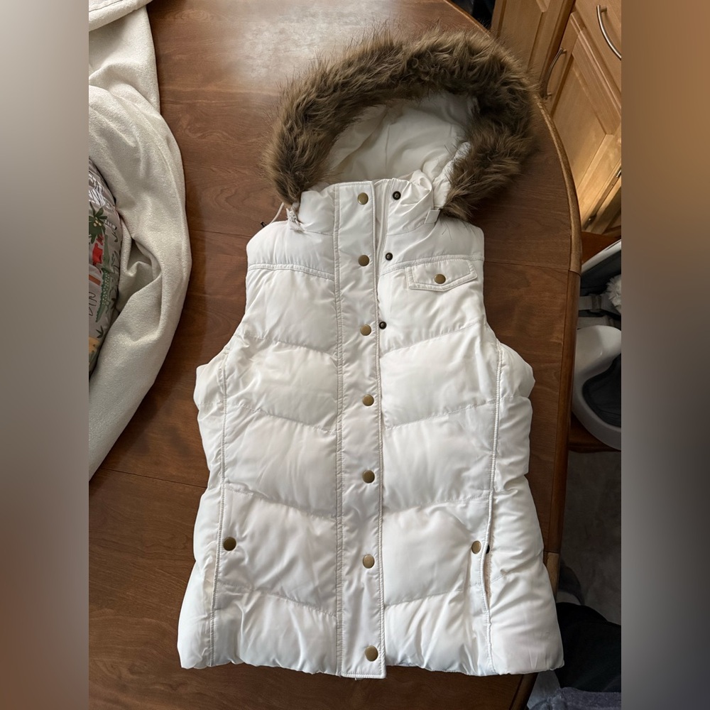 Ladies Cream Colored Puffer Vest With Detachable Hood